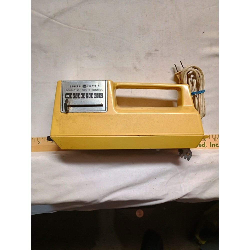 Vintage GE General Electric Hand Mixer Yellow 12 Speed D2-3555-2 USA